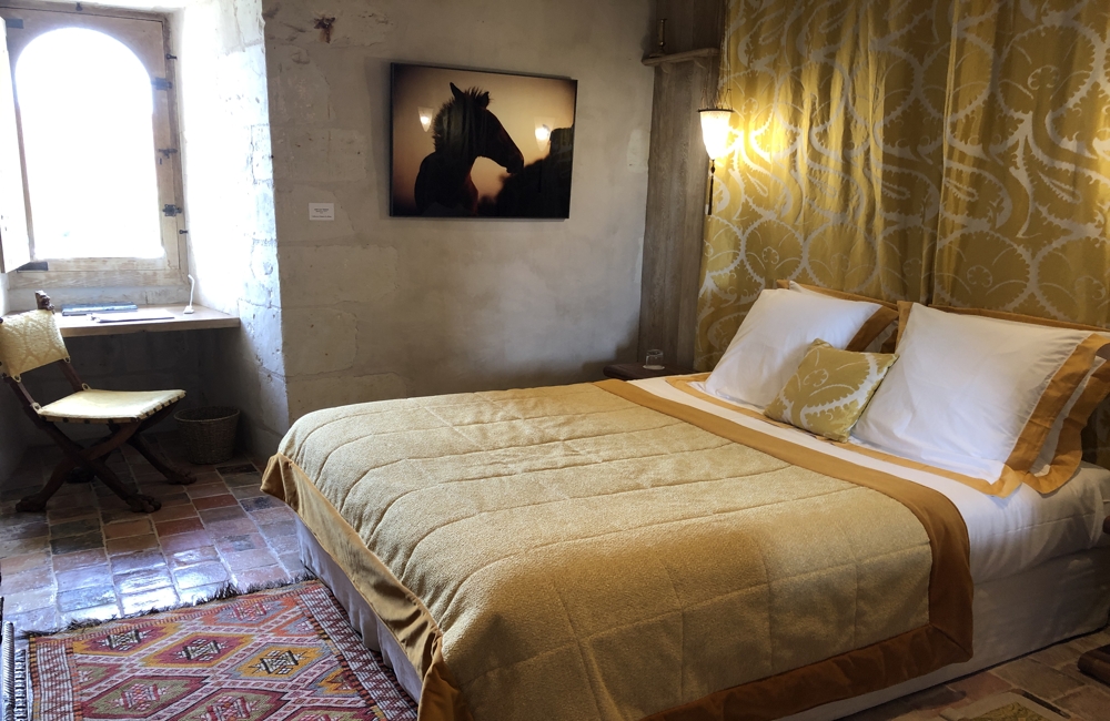 chambre-chateau-chinon vue sur la chambre aliénor d'aquitaine deluxe