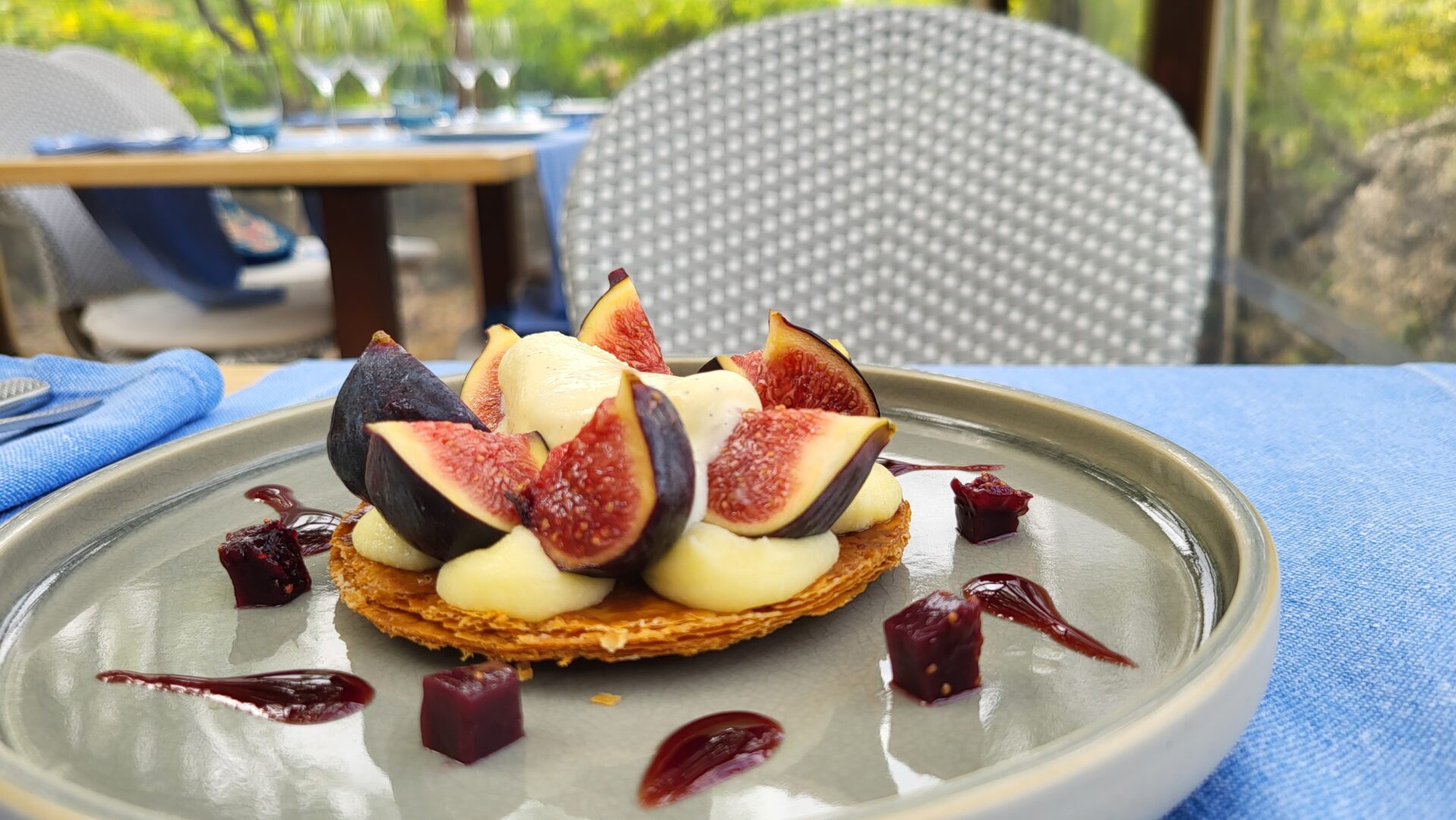 Assiette gourmande et raffinée au Jardin Secret, restaurant gastronomique du Château du Rivau Assiette gourmande et raffinée au Jardin Secret, restaurant gastronomique du Château du Rivau