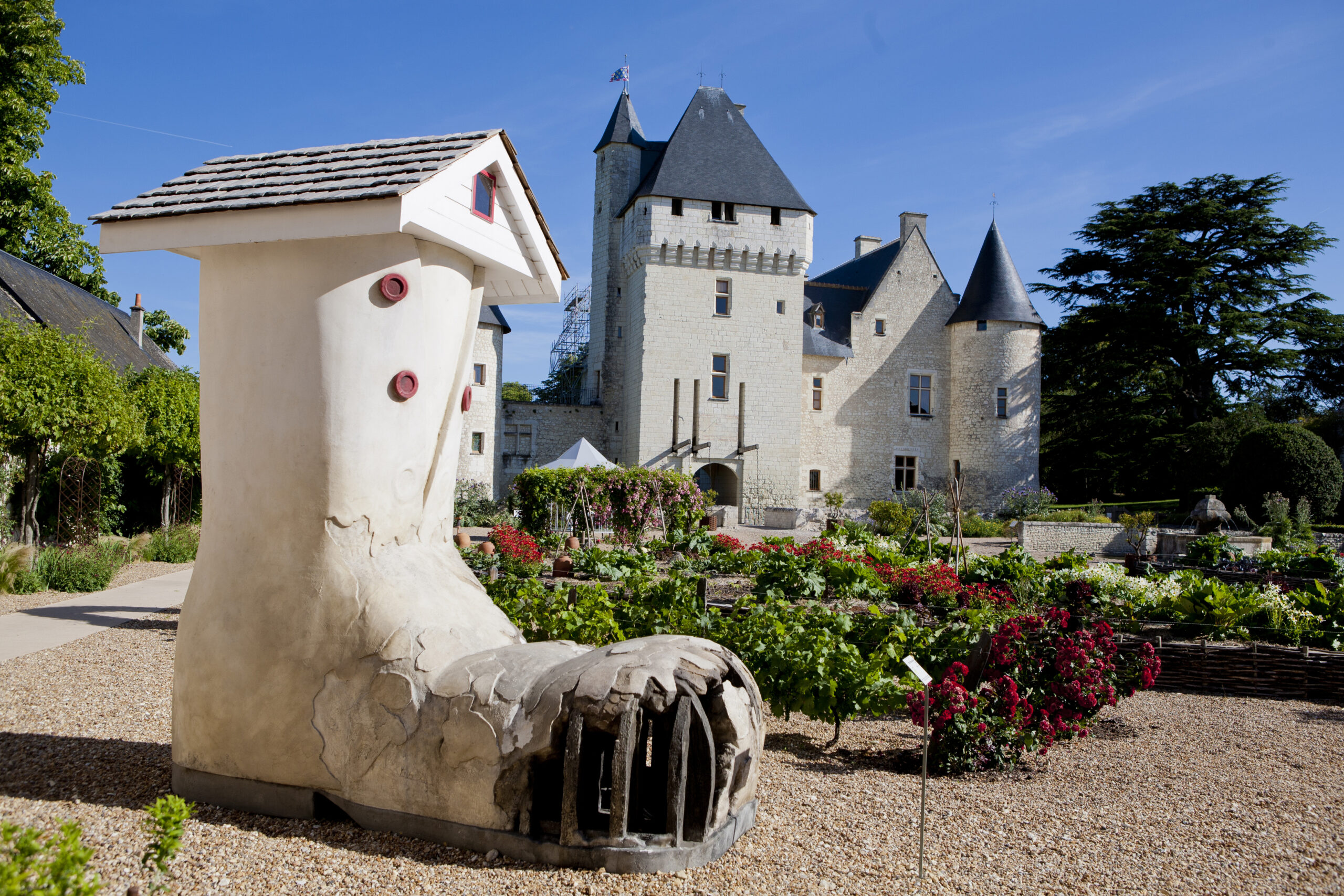 Old woman'shoe-Amy O'Neil©ChateauduRivau.CNAP Pierre Ardouvin